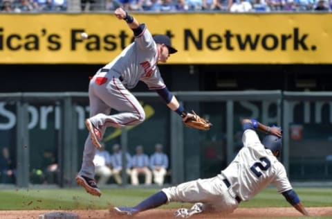 May 15, 2016; Kansas City, MO, USA; Atlanta Braves second baseman Gordon Beckham (left) can