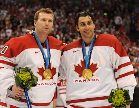 Canada’s Martin Brodeur (L) and Roberto Luongo (Photo credit LUIS ACOSTA/AFP via Getty Images)