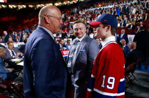 VANCOUVER, BRITISH COLUMBIA – JUNE 21: Head coach Claude Julien of the Montreal Canadiens speaks to Cole Caufield, 15th overall pick of the Montreal Canadiens, during the first round of the 2019 NHL Draft at Rogers Arena on June 21, 2019 in Vancouver, Canada. (Photo by Jeff Vinnick/NHLI via Getty Images)