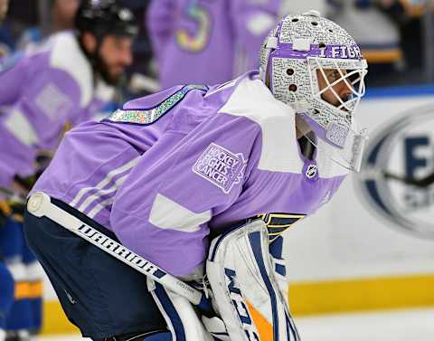 ST. LOUIS, MO – DECEMBER 01: St. Louis Blues goalie Carter Hutton (40) wears a special Hockey Fights Cancer warmup jersey with special mask in warmups before a NHL game between the Los Angeles Kings and the St. Louis Blues on December 01, 2017, at Scottrade Center, St. Louis, MO. (Photo by Keith Gillett/Icon Sportswire via Getty Images)