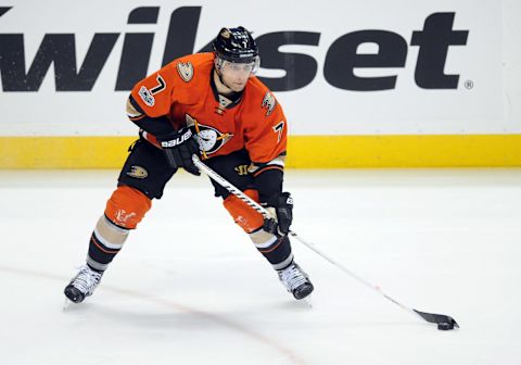 ANAHEIM, CA – JANUARY 10: Anaheim Ducks leftwing Andrew Cogliano (7) with the puck during the second period of a game against the Dallas Stars, on January 10, 2017, played at the Honda Center in Anaheim, CA. (Photo by John Cordes/Icon Sportswire via Getty Images)