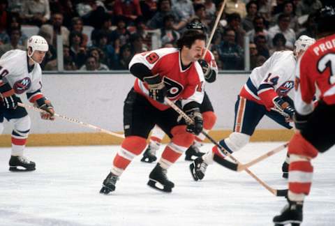 Rick MacLeish of the Philadelphia Flyers skates against the New York Islanders during the 1980 Stanley Cup Finals. (Photo by Focus on Sport/Getty Images)