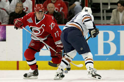 RALEIGH, NC – JUNE 05: Rod Brind’Amour #17 of the Carolina Hurricanes controls the puck against the defense of Ryan Smyth #94 of the Edmonton Oilers during game one of the 2006 NHL Stanley Cup Finals on June 5, 2006 at the RBC Center in Raleigh, North Carolina. (Photo by Bruce Bennett/Getty Images)