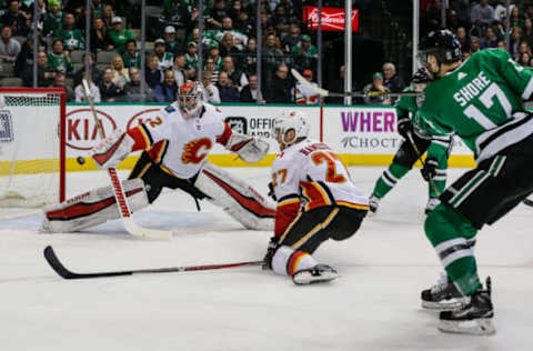 DALLAS, TX – FEBRUARY 27: Dallas Stars center Devin Shore (17) scores a goal against Calgary Flames goaltender Jon Gillies (32) during the game between the Dallas Stars and the Calgary Flames on February 27, 2018 at the American Airlines Center in Dallas, TX. (Photo by Matthew Pearce/Icon Sportswire via Getty Images)