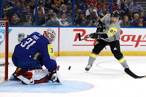 Sidney Crosby vs. Carey Price (Photo by Mike Carlson/Getty Images)