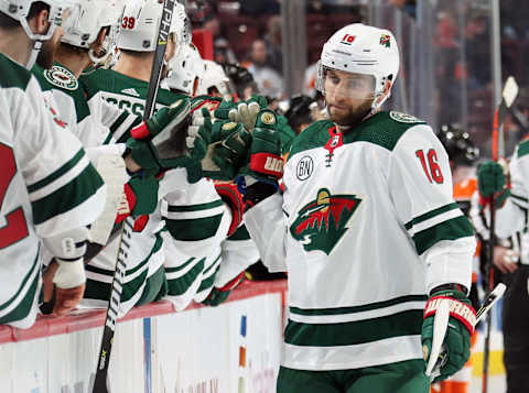 PHILADELPHIA, PA – JANUARY 14: Jason Zucker #16 of the Minnesota Wild celebrates his first period power-play goal against the Philadelphia Flyers with his teammates on the bench on January 14, 2019 at the Wells Fargo Center in Philadelphia, Pennsylvania. (Photo by Len Redkoles/NHLI via Getty Images)