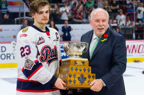 REGINA, SK: Sam Steel #23 of Regina Pats accepts the Memorial Cup tournament MVP award on May 27, 2018. (Photo by Marissa Baecker/Getty Images)