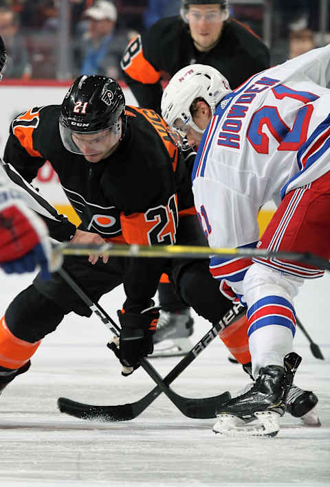 PHILADELPHIA, PA – NOVEMBER 23: Scott Laughton #21 of the Philadelphia Flyers faces-off against Brett Howden #21 of the New York Rangers on November 23, 2018 at the Wells Fargo Center in Philadelphia, Pennsylvania. (Photo by Len Redkoles/NHLI via Getty Images)