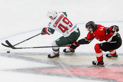 BALASHIKHA, MOSCOW REGION, RUSSIA – FEBRUARY 25, 2019: Ak Bars Kazan’s Rob Klinkhammer (L) and Avangard Omsk’s Ilya Mikheyev fight for the puck in Leg 1 of their 2018/2019 KHL Eastern Conference quarterfinal playoff tie at Balashikha Arena. Mikhail Metzel/TASS (Photo by Mikhail MetzelTASS via Getty Images)