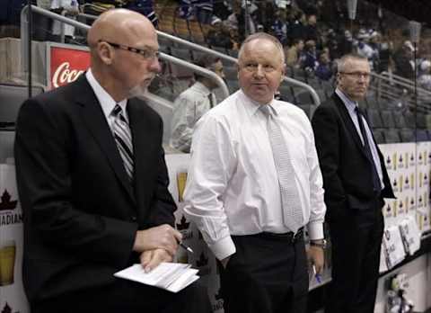 Dave Farrish (left) and head coach Randy Carlyle (center) . Mandatory Credit: John E. Sokolowski-USA TODAY Sports