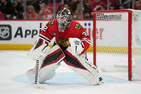 CHICAGO, ILLINOIS – APRIL 07: Kevin Lankinen #32 of the Chicago Blackhawks tends the net against the Seattle Kraken during the third period at United Center on April 07, 2022 in Chicago, Illinois. (Photo by Patrick McDermott/Getty Images)