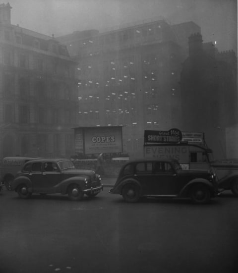 Morning traffic at Blackfriars, London was almost at a standstill on December 5, 1952 because of smog.