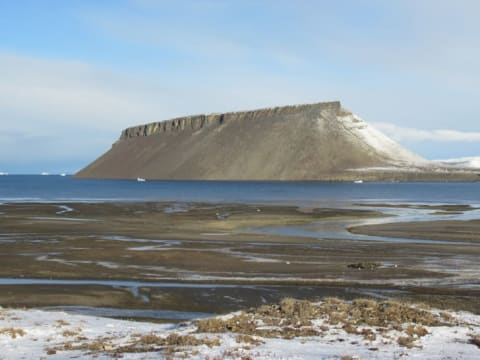 Mount Dundas (Uummannaaq) rises out of North Star Bay.