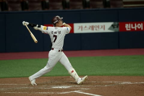 Infielder Kim Ha-Seong #7 of Kiwoom Heroes bats in the bottom of the eighth inning during the KBO League game between Lotte Giants and Kiwoom Heroes at the Gocheok Sky Dome on July 24, 2020 in Seoul, South Korea. (Photo by Han Myung-Gu/Getty Images)