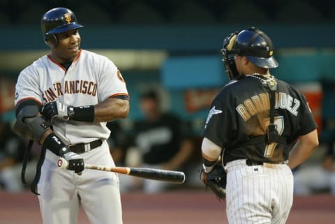 Barry Bonds of the SF Giants reacts to a pitch. (Photo by Eliot J. Schechter/Getty Images)