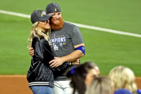 Dodgers third baseman Justin Turner poses without a mask for a picture with his wife Kourtney Pogue after testing positive for COVID-19. (Kevin Jairaj-USA TODAY Sports)