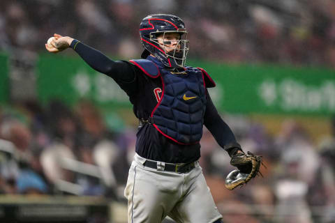 Gold Glove Finalist Roberto Perez #55 of the Cleveland Indians (Photo by Brace Hemmelgarn/Minnesota Twins/Getty Images)