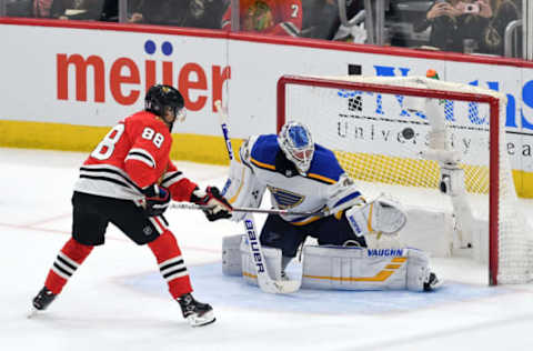 CHICAGO, IL – APRIL 03: St. Louis Blues goaltender Jake Allen (34) blocks a penalty shot from Chicago Blackhawks right wing Patrick Kane (88) in a shoot-out during a game between the Chicago Blackhawks and the St. Louis Blues on April 3, 2019 at the United Center, in Chicago, IL. (Photo by Robin Alam/Icon Sportswire via Getty Images)