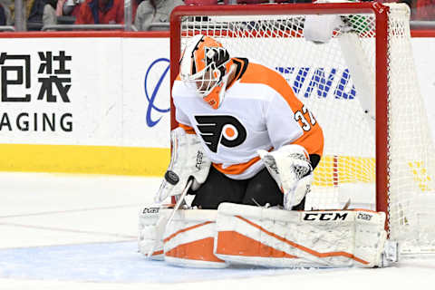 WASHINGTON, DC – JANUARY 21: Philadelphia Flyers goaltender Brian Elliott (37) makes a first period save against the Washington Capitals on January 21, 2018, at the Capital One Arena in Washington, D.C. (Photo by Mark Goldman/Icon Sportswire via Getty Images)