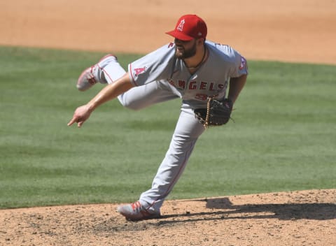 LOS ANGELES, CA – SEPTEMBER 27: Cam Bedrosian #32 of the Los Angeles Angels pitches against the Los Angeles Dodgers. (Photo by John McCoy/Getty Images)