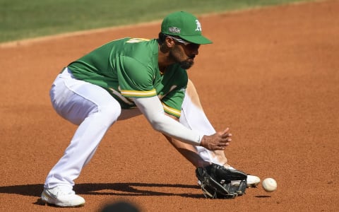 LOS ANGELES, CALIFORNIA – OCTOBER 06: Marcus Semien #10 of the Oakland Athletics fields ground ball. (Photo by Kevork Djansezian/Getty Images)