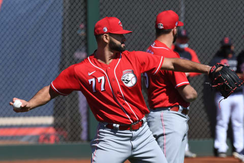 GOODYEAR, ARIZONA – FEBRUARY 28: Art Warren #77 of the Cincinnati Reds prepares for a spring training game. (Photo by Norm Hall/Getty Images)