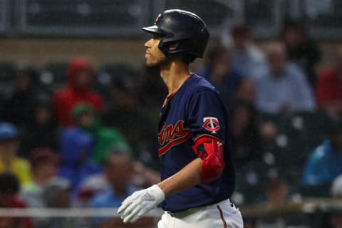 MINNEAPOLIS, MN – JULY 6: Andrelton Simmons #9 of the Minnesota Twins walks to the dugout. (Photo by David Berding/Getty Images)