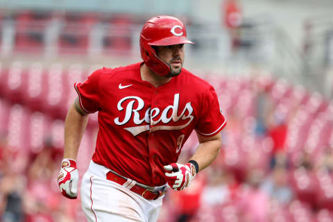 CINCINNATI, OHIO – AUGUST 22: Mike Moustakas #9 of the Cincinnati Reds runs to first. (Photo by Justin Casterline/Getty Images)