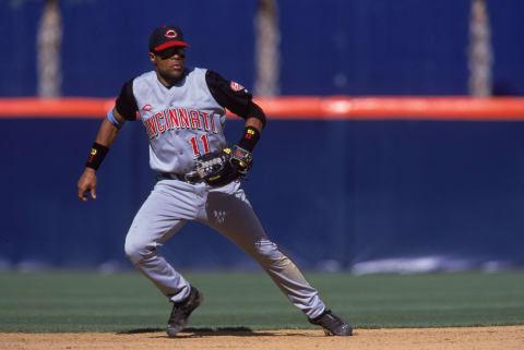 18 Jun 2000: Barry Larkin #11 of the Cincinnati Reds Mandatory Credit: Stephen Dunn /Allsport