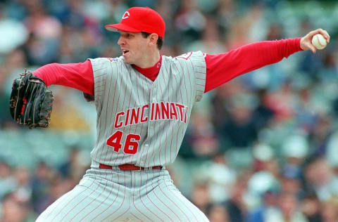 Cincinnati Reds pitcher Pete Schourek winds up for a pitch against the Chicago Cubs. AFP PHOTO/Vincent LAFORET (Photo by VINCENT LAFORET / AFP) (Photo credit should read VINCENT LAFORET/AFP via Getty Images)