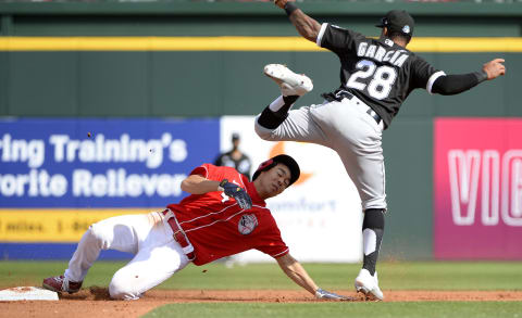 GOODYEAR, ARIZONA – FEBRUARY 23: Shogo Akiyama #4 of the Cincinnati Reds is tagged out by Leury Garcia #28 of the Chicago White Sox. (Photo by Ron Vesely/Getty Images)