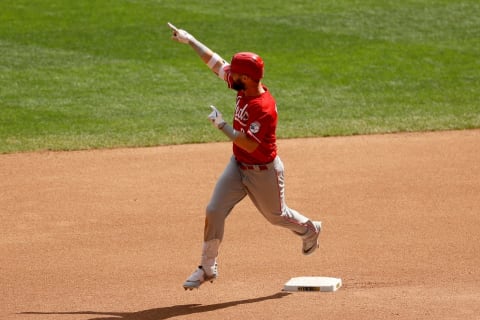 MILWAUKEE, WISCONSIN – AUGUST 09: Jesse Winker #33 of the Cincinnati Reds rounds the bases after hitting a home run (Photo by Dylan Buell/Getty Images)