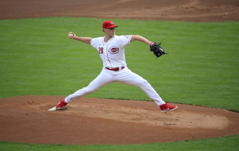 CINCINNATI, OHIO – AUGUST 13: Anthony DeSclafani #28 of the Cincinnati Reds throws a pitch. (Photo by Andy Lyons/Getty Images)