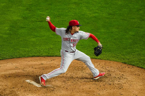 MINNEAPOLIS, MN – SEPTEMBER 26: Luis Castillo #58 of the Cincinnati Reds pitches against the Minnesota Twins. (Photo by Brace Hemmelgarn/Minnesota Twins/Getty Images)