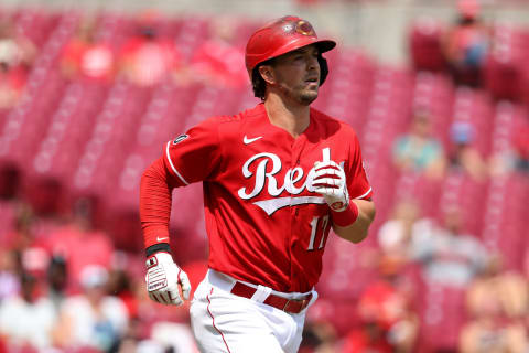 CINCINNATI, OHIO – AUGUST 22: Kyle Farmer #17 of the Cincinnati Reds runs to first. (Photo by Justin Casterline/Getty Images)