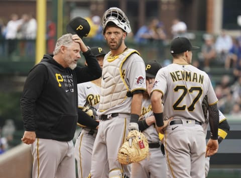 CHICAGO, ILLINOIS – SEPTEMBER 04: Manager Derek Shelton #17 of the Pittsburgh Pirates visits the mound. (Photo by Nuccio DiNuzzo/Getty Images)