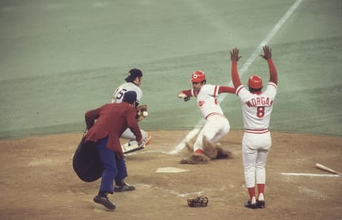 CINCINNATI, OH – OCTOBER 1976: Cesar Geronimo #20 of the Cincinnati Reds scores as Thurman Munson #15 of the New York Yankees can’t handle the ball during Game 2 of the 1976 World Series. (Photo by Herb Scharfman/Sports Imagery/Getty Images)