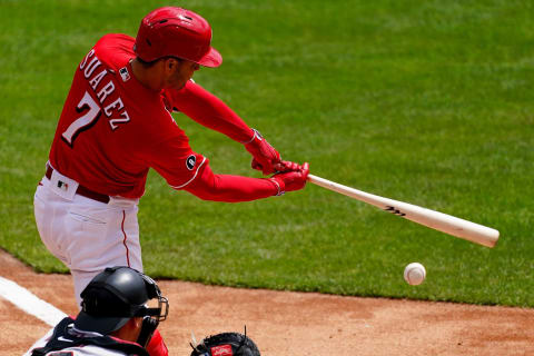 Cincinnati Reds third baseman Eugenio Suarez (7) hits a groundball and reached base on an errant throw.