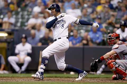 MILWAUKEE, WI – SEPTEMBER 17: Jonathan Schoop #5 of the Milwaukee Brewers reaches on an error in the sixth inning against the Cincinnati Reds at Miller Park on September 17, 2018 in Milwaukee, Wisconsin. (Photo by Dylan Buell/Getty Images)