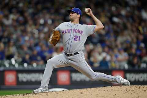 MILWAUKEE, WISCONSIN – SEPTEMBER 25: Rich Hill #21 of the New York Mets throws a pitch against the Milwaukee Brewers at American Family Field on September 25, 2021 in Milwaukee, Wisconsin. Brewers defeated the Mets 2-1. (Photo by John Fisher/Getty Images)