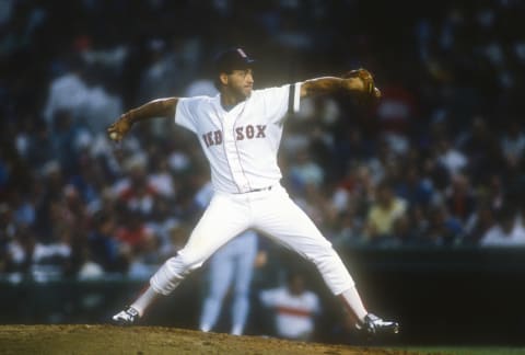 BOSTON, MA – CIRCA 1990: Mike Boddicker #52 of the Boston Red Sox pitches during a Major League Baseball game circa 1990 at Fenway Park in Boston, Massachusetts. Boddicker played for the Red Sox from 1988-90. (Photo by Focus on Sport/Getty Images)