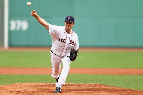 BOSTON, MA – AUGUST 31: Steven Wright #35 of the Boston Red Sox pitches against the Tampa Bay Rays during the first inning at Fenway Park on August 31, 2016 in Boston, Massachusetts. (Photo by Maddie Meyer/Getty Images)