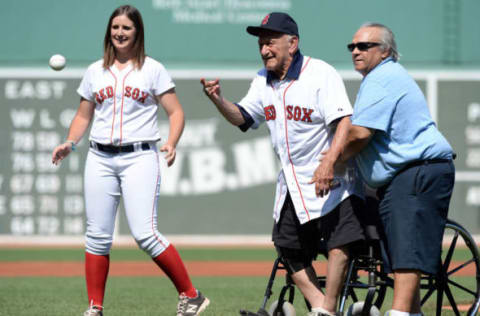 BOSTON, MA – SEPTEMBER 7: Hall of Fame player and former Boston Red Sox Frank Malzone throws out the first pitch prior to the game between the Boston Red Sox and the Toronto Blue Jays at Fenway Park on September 7, 2015 in Boston, Massachusetts. The Red Sox won the game 11-4.(Photo by Darren McCollester/Getty Images)