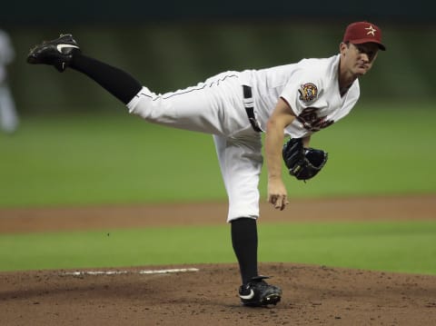 HOUSTON, TX – JULY 08: Pitcher Roy Oswalt #44 of the Houston Astros throws against the Pittsburgh Pirates in the first inning at Minute Maid Park on July 8, 2010 in Houston, Texas. Houston won 2-0. (Photo by Bob Levey/Getty Images)