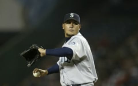 ANAHEIM, CA – APRIL 14: Pitcher Freddy Garcia #34 of the Seattle Mariners pitches during the game against the Anaheim Angels on April 14, 2004 at Angel Stadium in Anaheim, California. The Angels won 6-5. (Photo by Stephen Dunn/Getty Images)