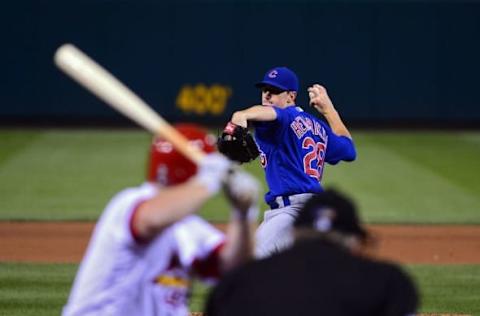 Sep 12, 2016; St. Louis, MO, USA; Chicago Cubs starting pitcher Kyle Hendricks (28) pitches to St. Louis Cardinals shortstop Jedd Gyorko (3) during the eighth inning at Busch Stadium. The Cubs won 4-1. Mandatory Credit: Jeff Curry-USA TODAY Sports