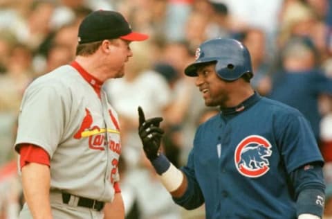 Mark McGwire / Sammy Sosa / Chicago Cubs   (Photo by JOHN ZICH/AFP via Getty Images)