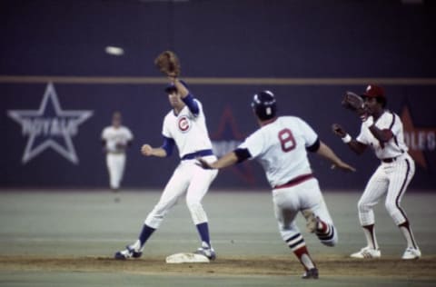 Don Kessinger #11 / Carmen Fanzone Team, 1974 Chicago Cubs (Photo by Focus on Sport/Getty Images)