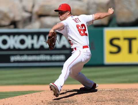 Sep 13, 2015; Anaheim, CA, USA; Los Angeles Angels relief pitcher Trevor Gott (62) throws the ball in the sixth against the Houston Astros at Angel Stadium of Anaheim. The The Astros won 5-3. Mandatory Credit: Jayne Kamin-Oncea-USA TODAY Sports