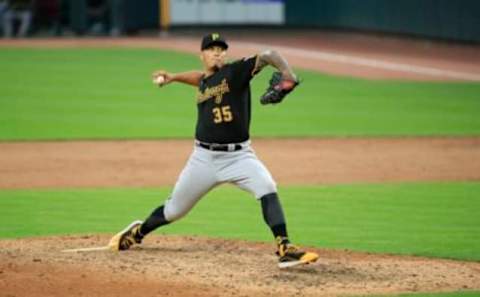 Keone Kela #35 of the Pittsburgh Pirates throws a pitch in the ninth inning against the Cincinnati Reds at Great American Ball Park on August 13, 2020 in Cincinnati, Ohio. (Photo by Andy Lyons/Getty Images)